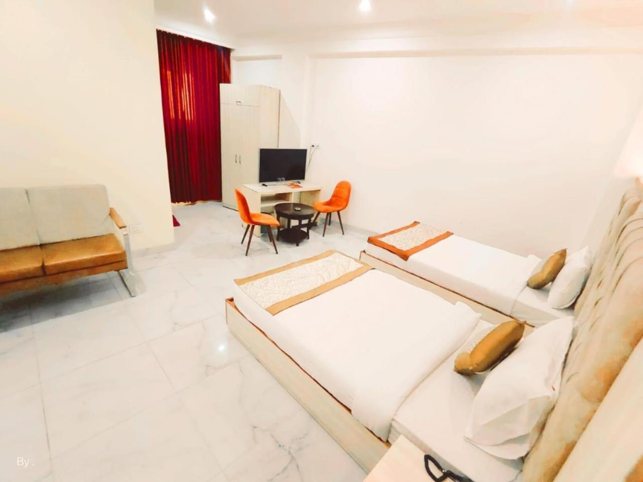 Hotel Almora Sky Near By Delhi International Airport With - Free Airport Pickup And Drop Nowe Delhi Zewnętrze zdjęcie