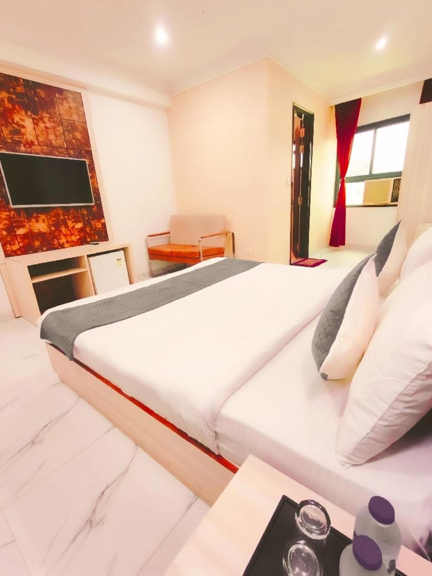 Hotel Almora Sky Near By Delhi International Airport With - Free Airport Pickup And Drop Nowe Delhi Zewnętrze zdjęcie