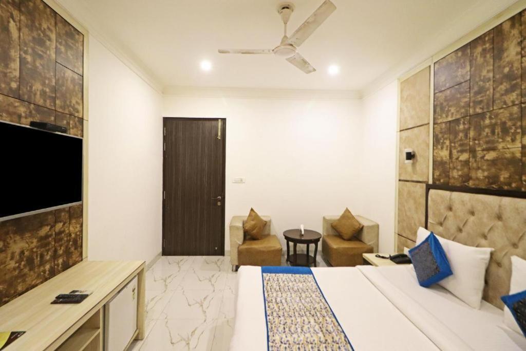 Hotel Almora Sky Near By Delhi International Airport With - Free Airport Pickup And Drop Nowe Delhi Zewnętrze zdjęcie
