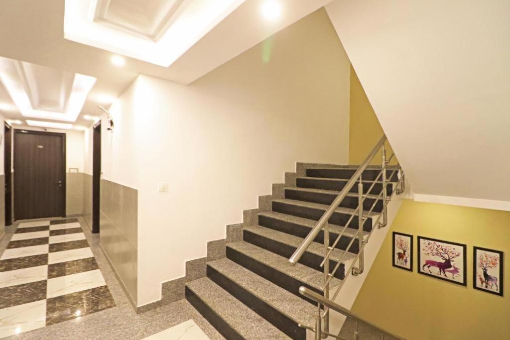 Hotel Almora Sky Near By Delhi International Airport With - Free Airport Pickup And Drop Nowe Delhi Zewnętrze zdjęcie