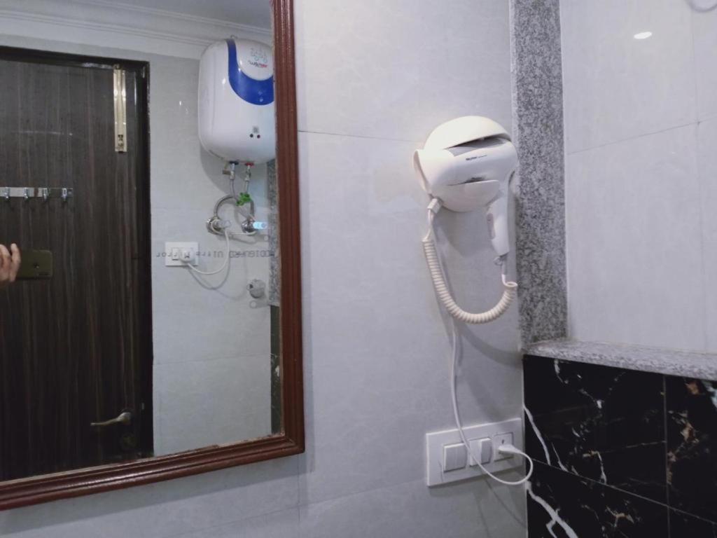 Hotel Almora Sky Near By Delhi International Airport With - Free Airport Pickup And Drop Nowe Delhi Zewnętrze zdjęcie