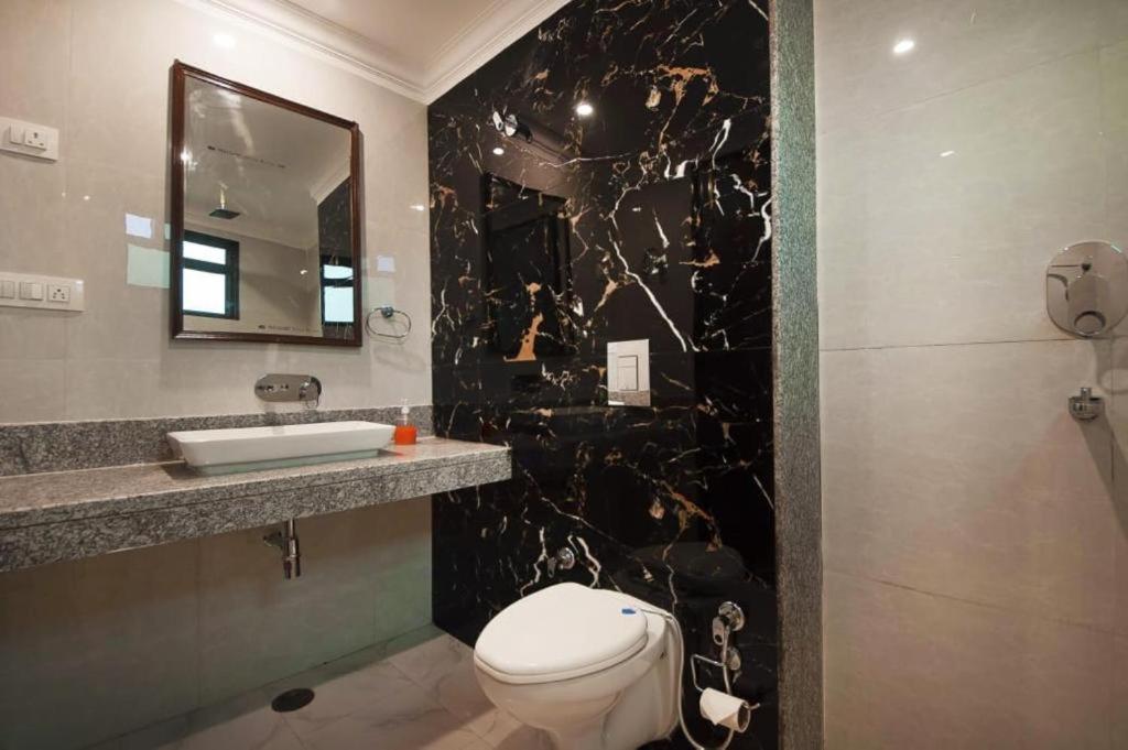Hotel Almora Sky Near By Delhi International Airport With - Free Airport Pickup And Drop Nowe Delhi Zewnętrze zdjęcie