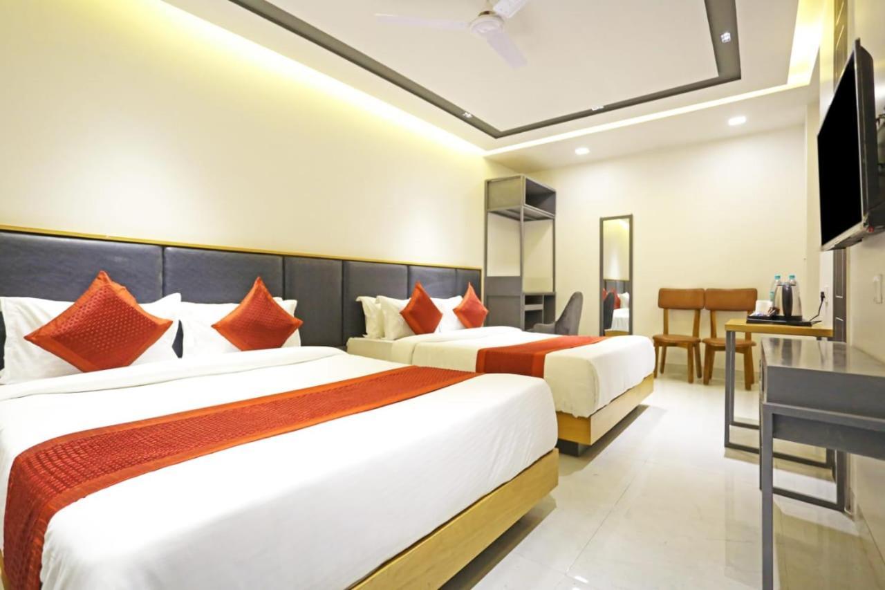 Hotel Almora Sky Near By Delhi International Airport With - Free Airport Pickup And Drop Nowe Delhi Zewnętrze zdjęcie