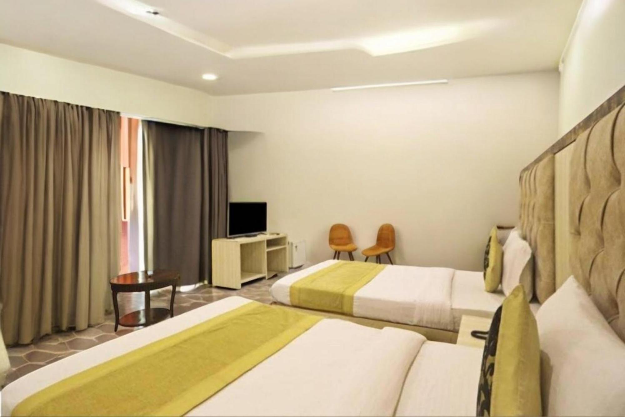 Hotel Almora Sky Near By Delhi International Airport With - Free Airport Pickup And Drop Nowe Delhi Zewnętrze zdjęcie