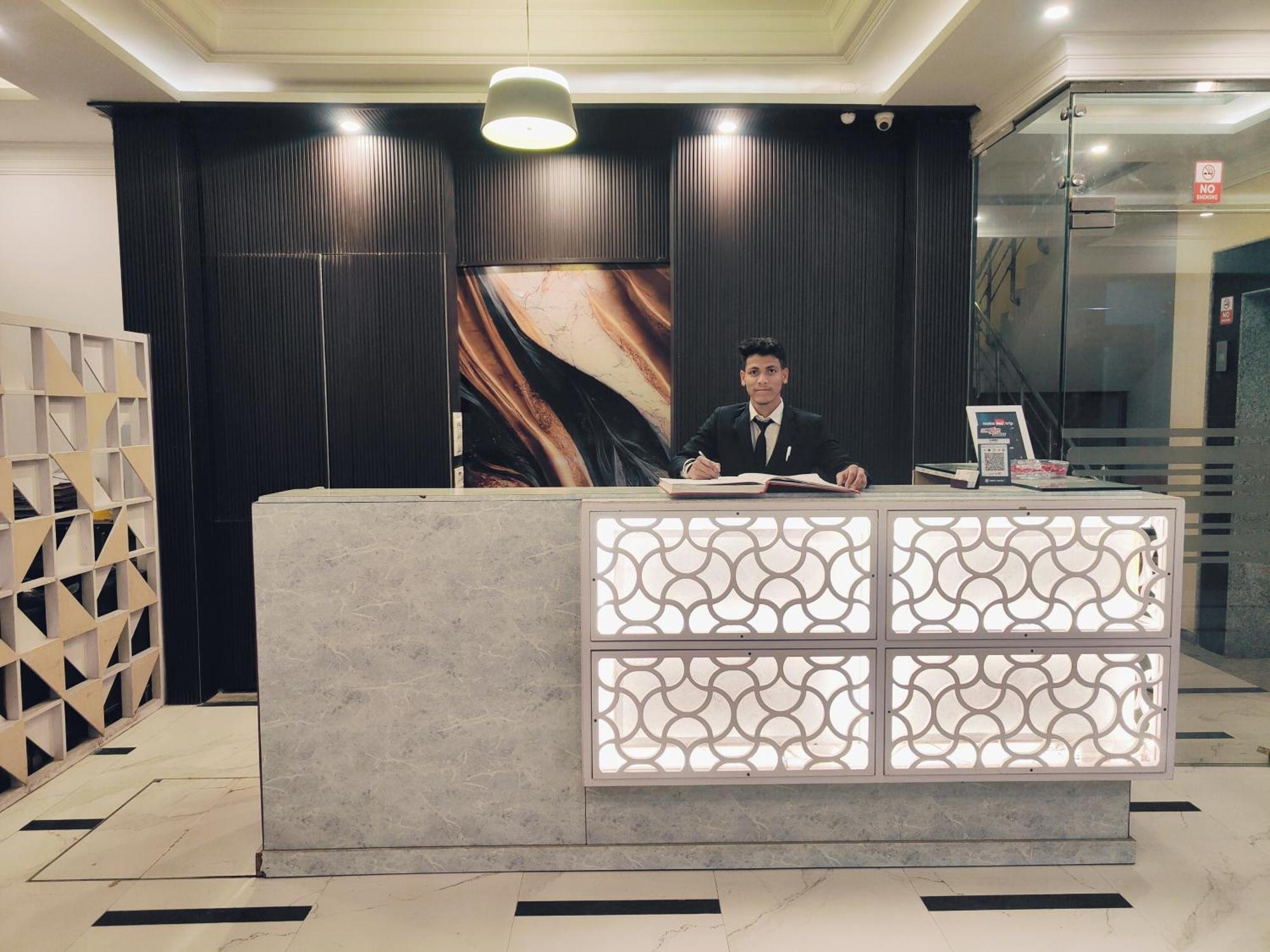 Hotel Almora Sky Near By Delhi International Airport With - Free Airport Pickup And Drop Nowe Delhi Zewnętrze zdjęcie