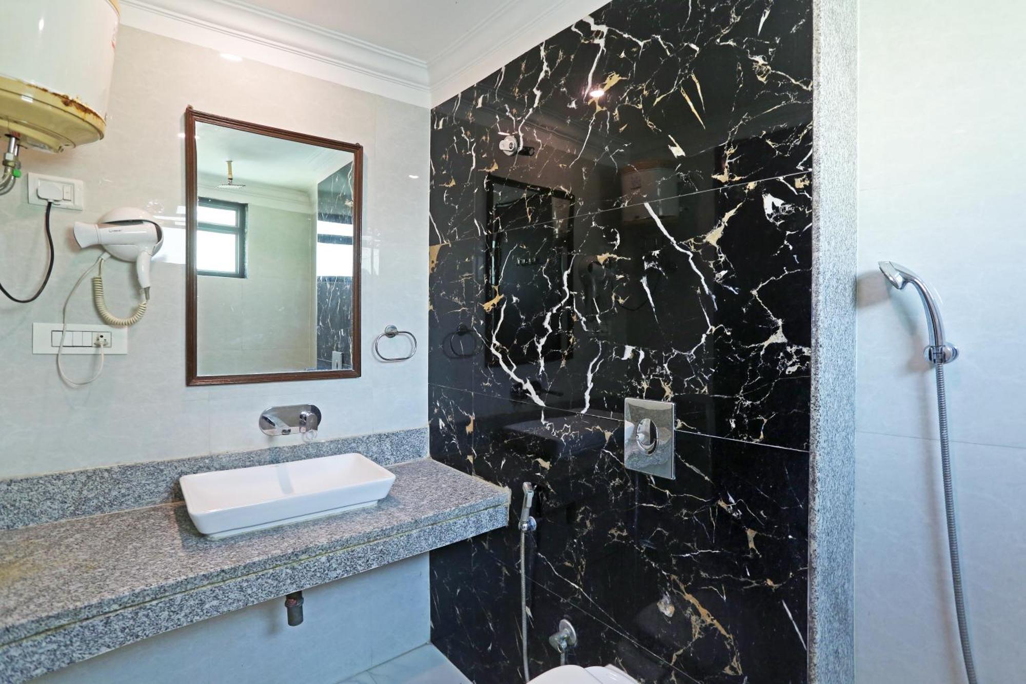 Hotel Almora Sky Near By Delhi International Airport With - Free Airport Pickup And Drop Nowe Delhi Zewnętrze zdjęcie