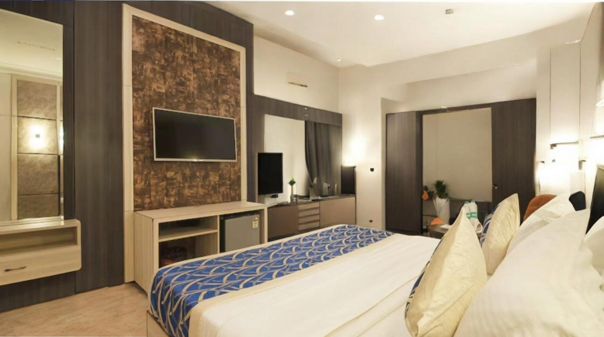 Hotel Almora Sky Near By Delhi International Airport With - Free Airport Pickup And Drop Nowe Delhi Zewnętrze zdjęcie